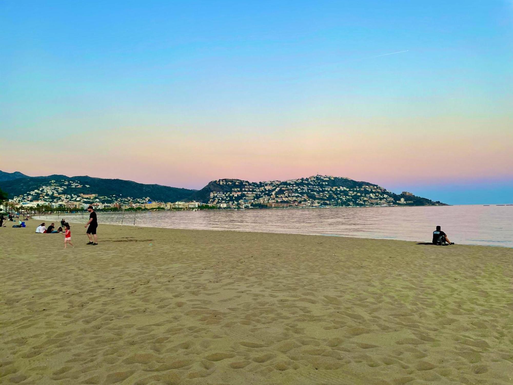 Roses Beach Экстерьер фото